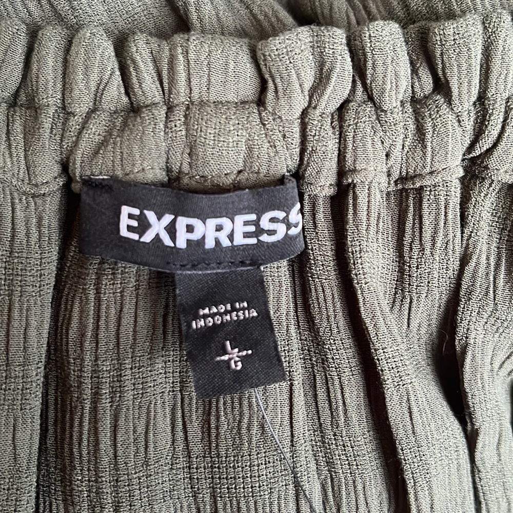 Express NWT Beautiful On/off shoulder Blouse front tie up Cropped Size L - Picture 11 of 13